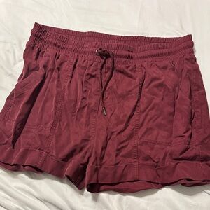 Universal Thread Women's Drawstring Athletic Shorts - Burgundy